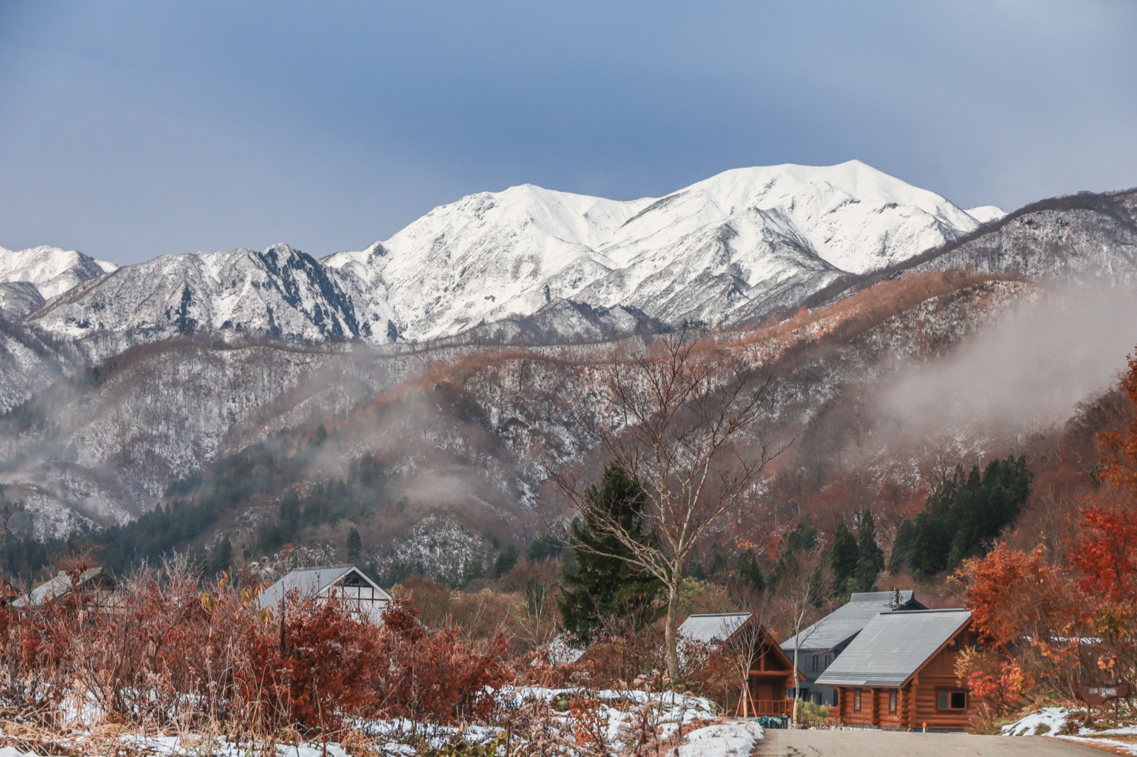 十一月雪線 銀山平眺望越後駒嶽（新潟県）