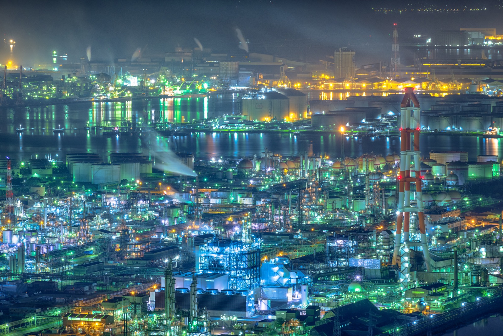 岡山水島煉油廠工業區的夜間工廠景觀（岡山県）