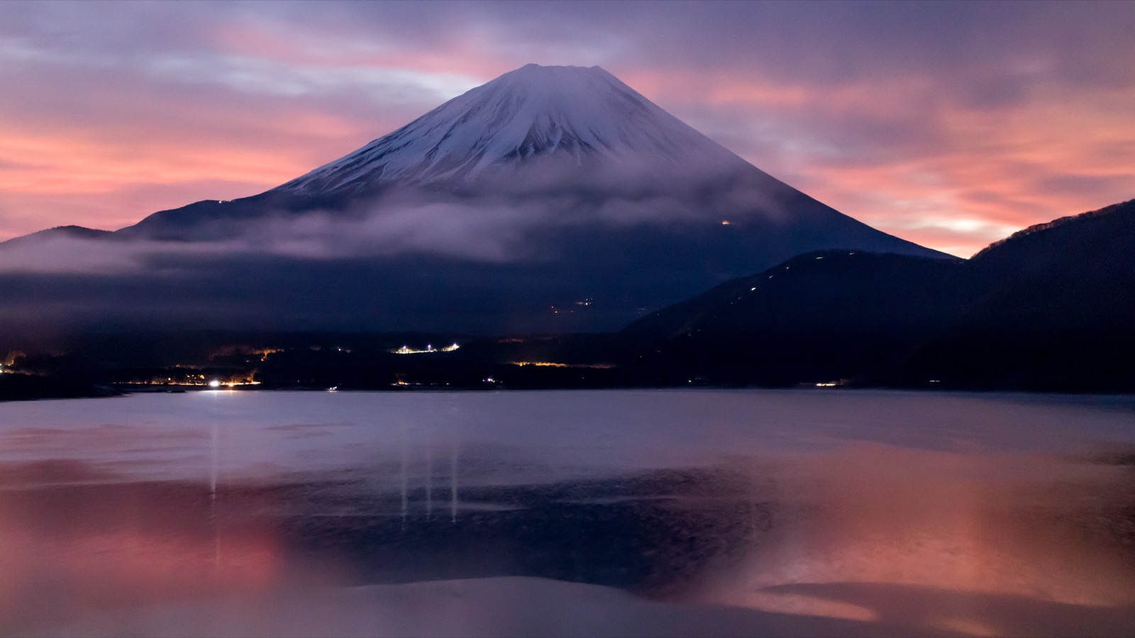 山梨晨曦絕景 富士山映朝陽（山梨県）