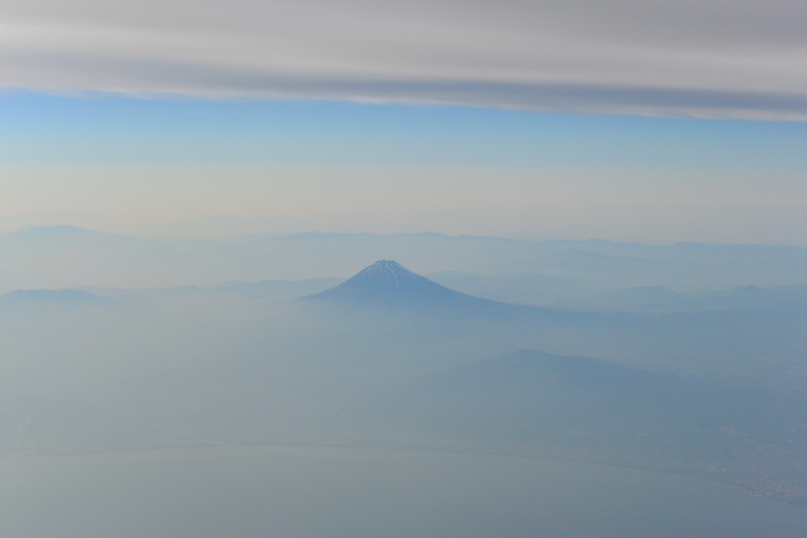 霞靄中的富士山（山梨県）