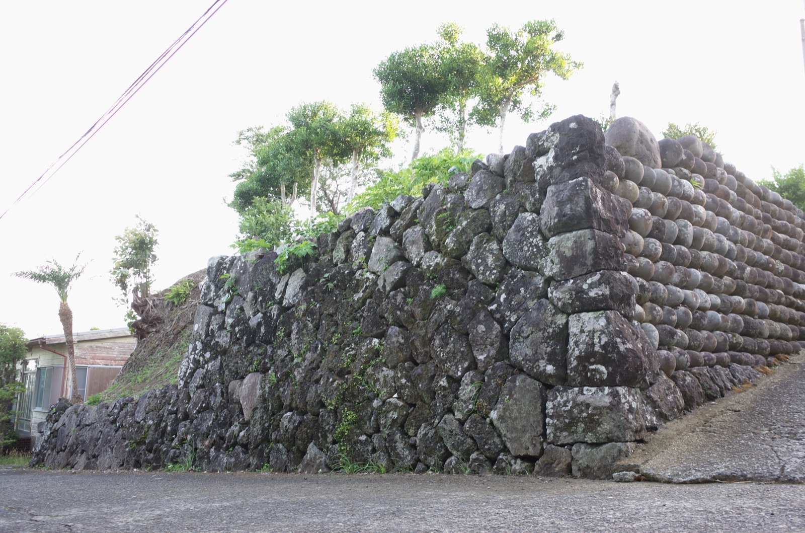 東京都八丈島 石垣與玉石的沈默對話（東京都）