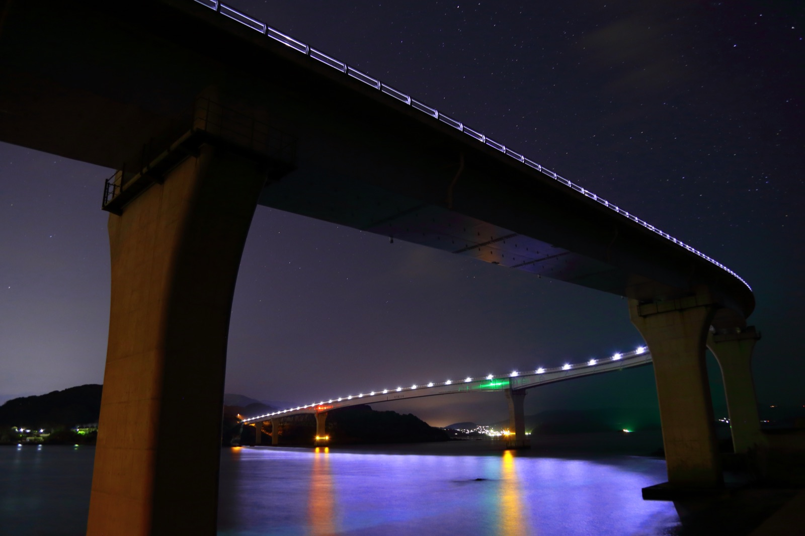 跨越海峽的伊王島大橋（長崎県）