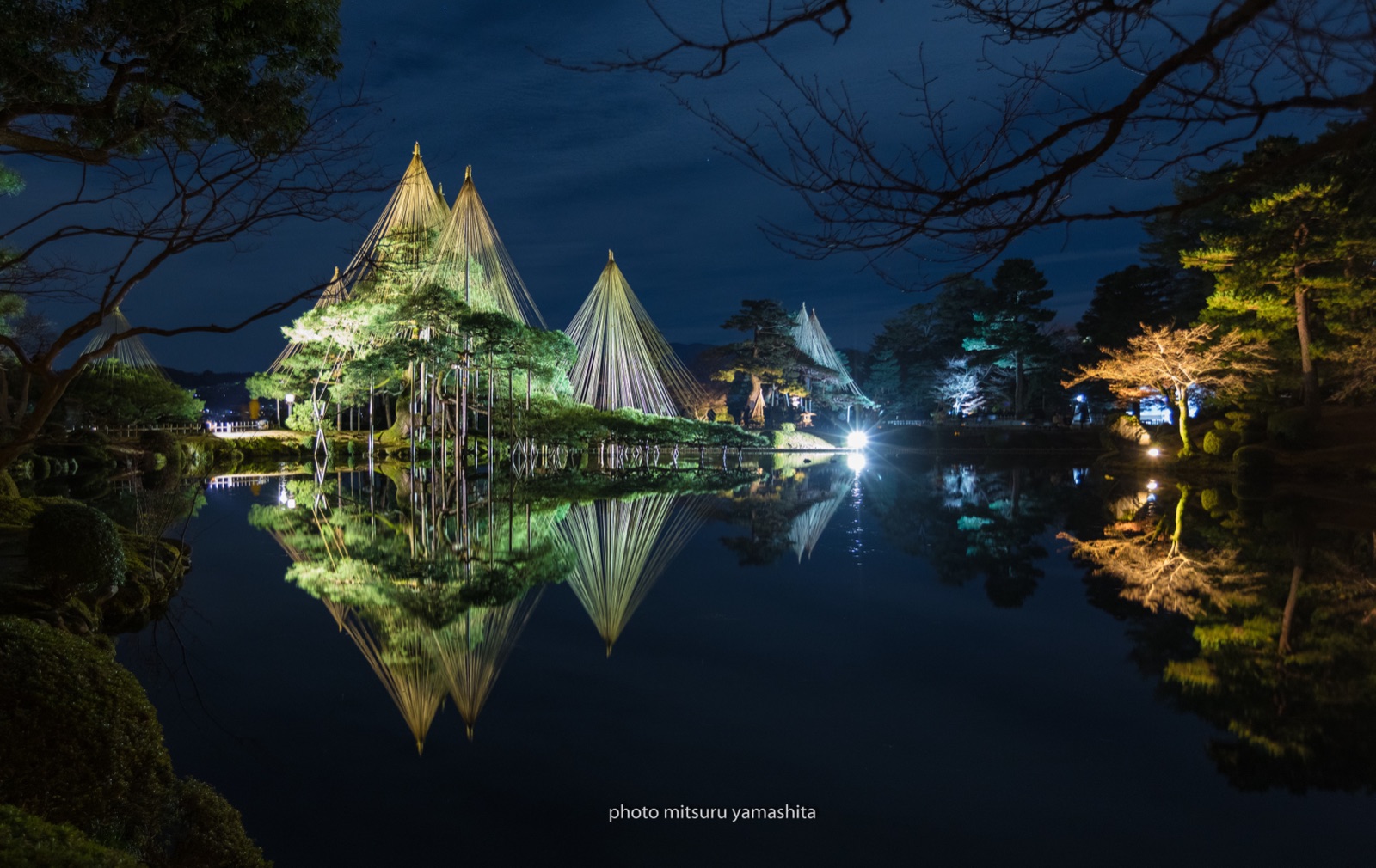 金澤兼六園 冬夜雪吊的光影（石川県）