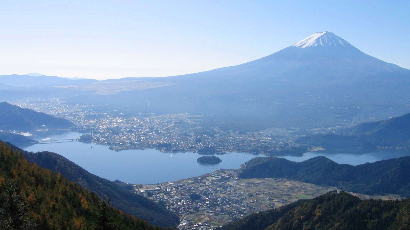 山梨笛吹市蘆川町新道峠眺望富士山（山梨県）