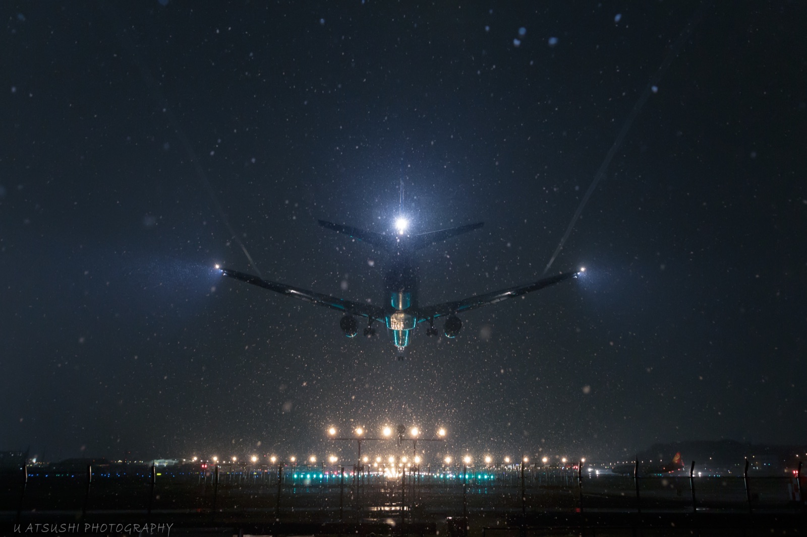 福岡機場的雪夜 難得一見的冬日光影（福岡県）