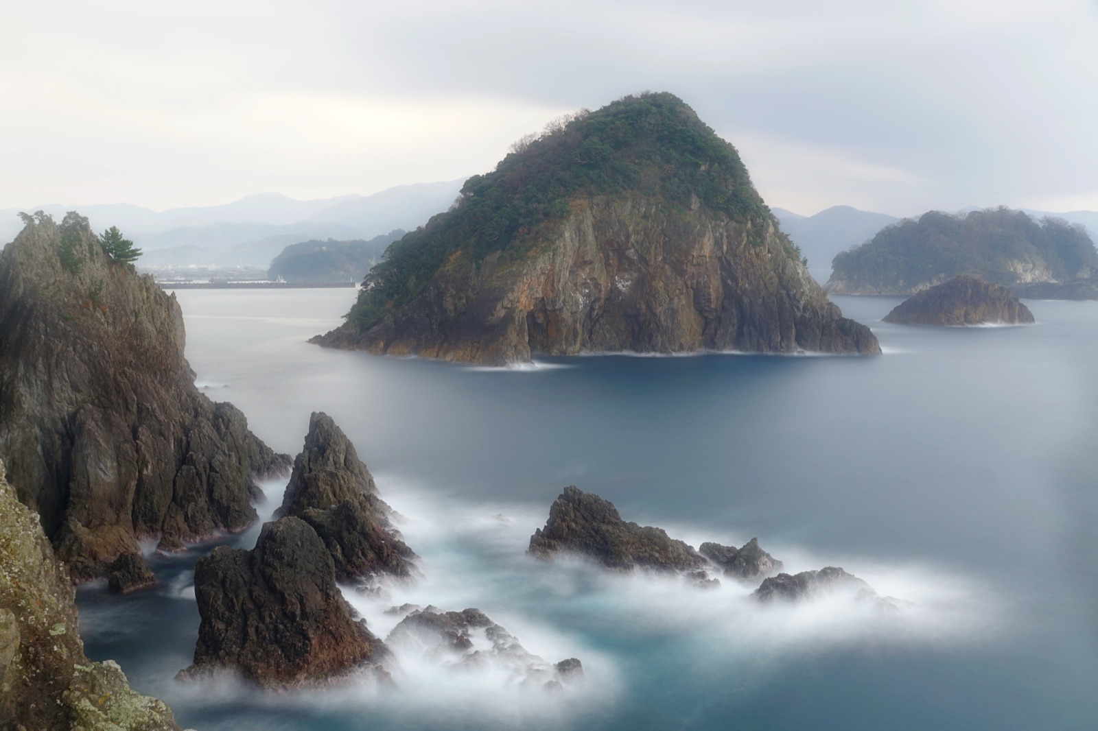 霧雨中的沉靜 兵庫縣山陰海岸的幽玄時刻（兵庫県）