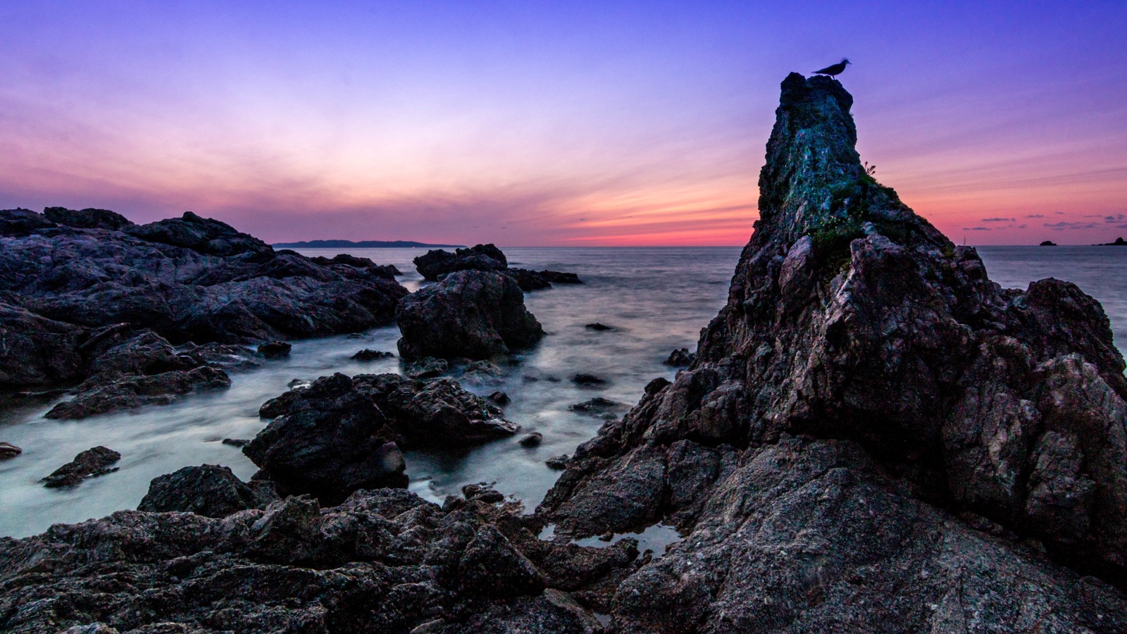 新潟粟島夕照 靜謐中的天空魔法時刻（新潟県）