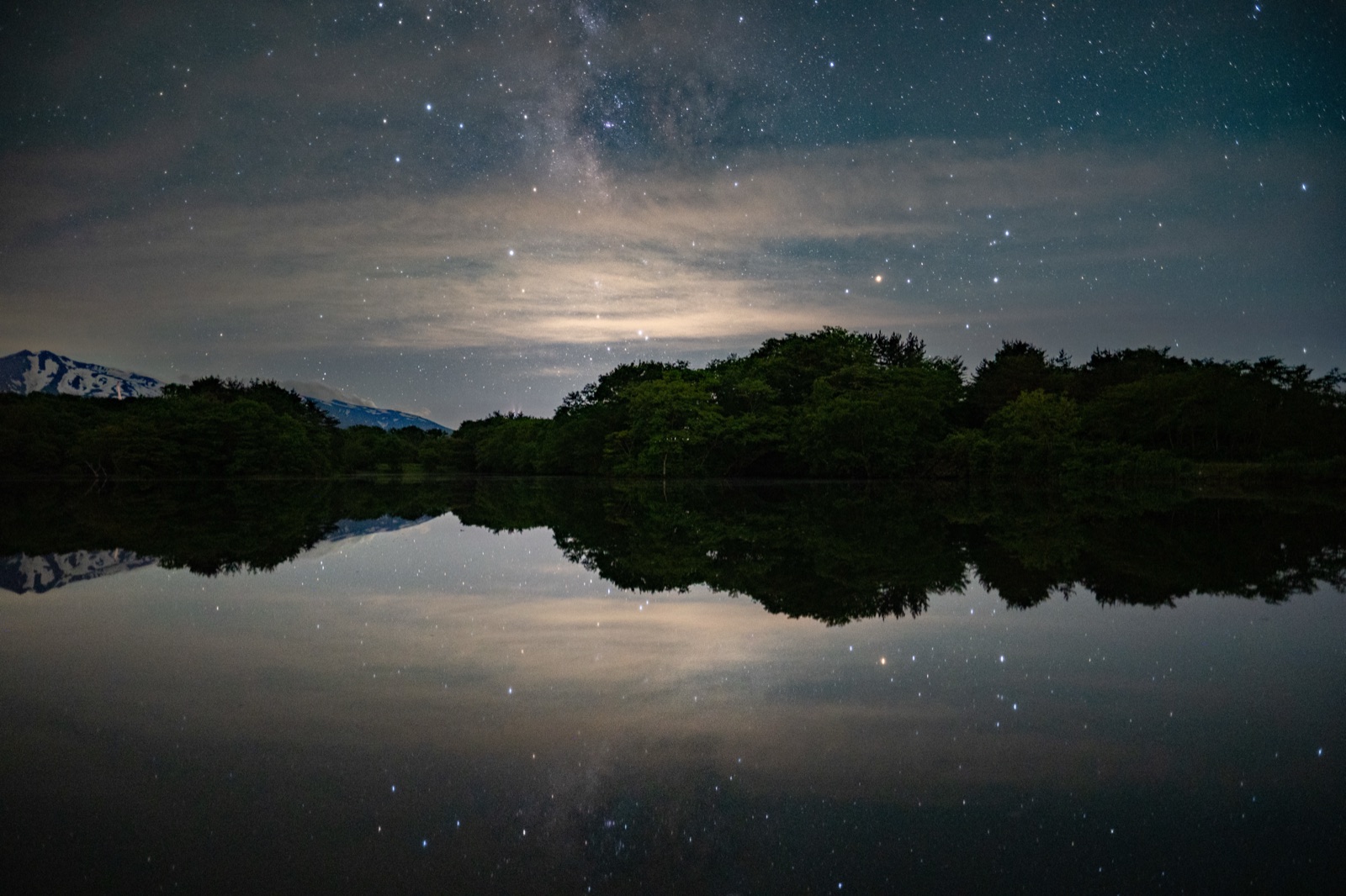 秋田冬師濕原的鏡面——星光與銀河的交織（秋田県）