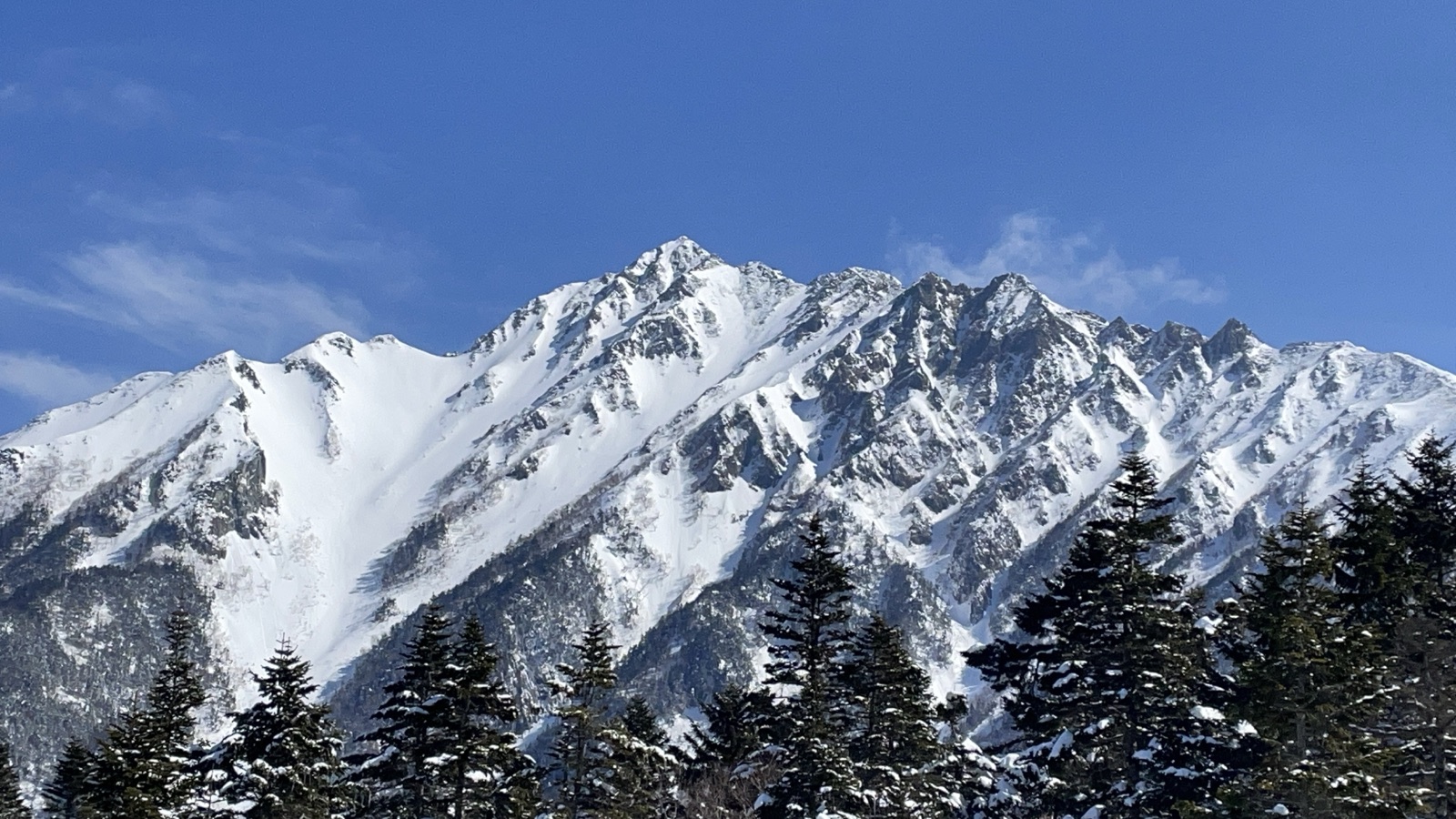 西穂高嶽的靜謐山景（長野県）