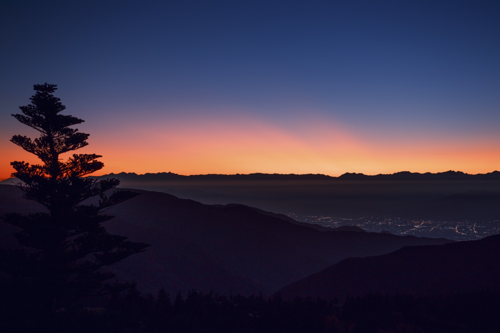 長野夕照與北阿爾卑斯山——橫手山頂的暮色風景（長野県）
