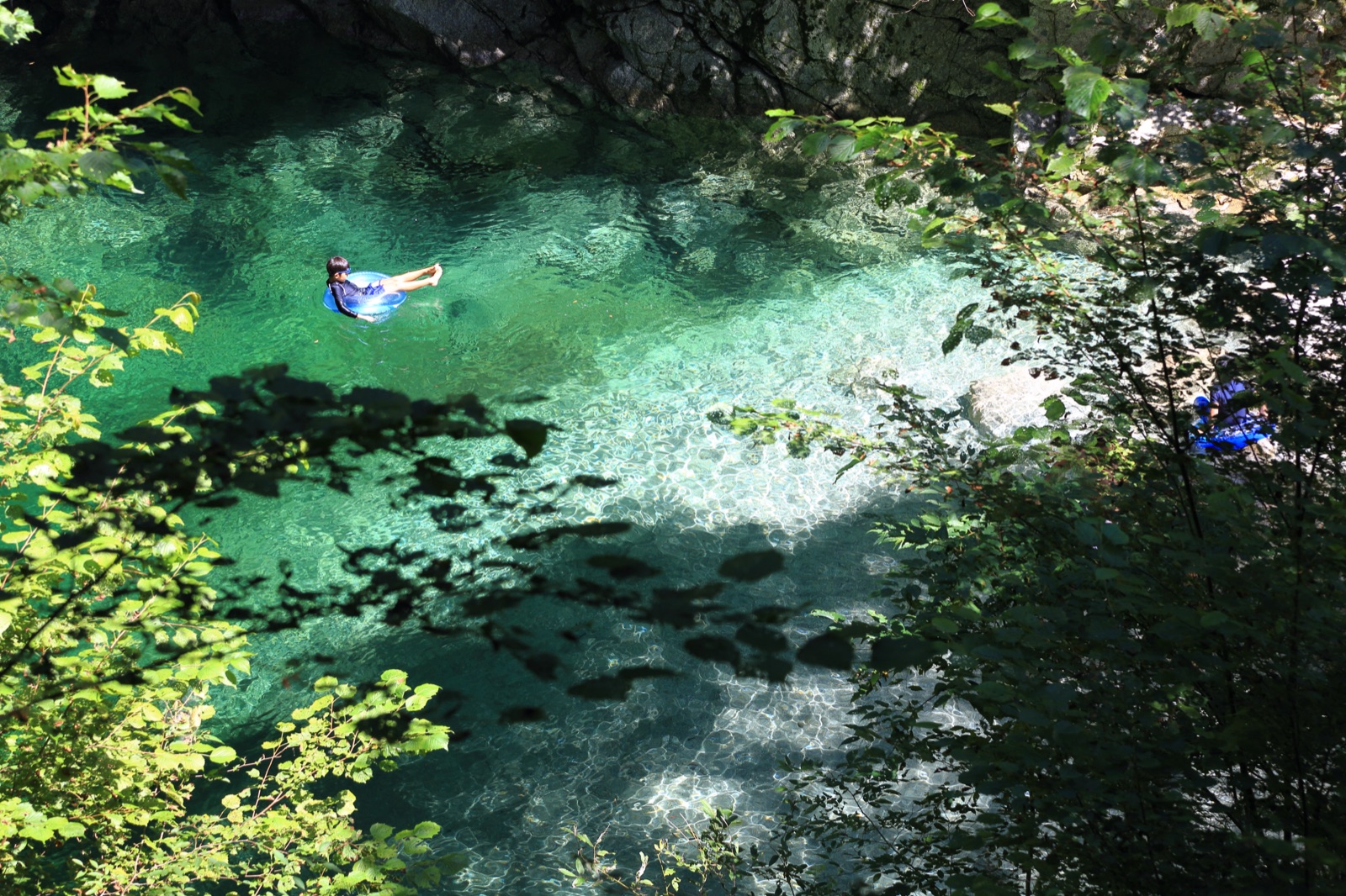 山梨縣尾白川的清流風景（山梨県）