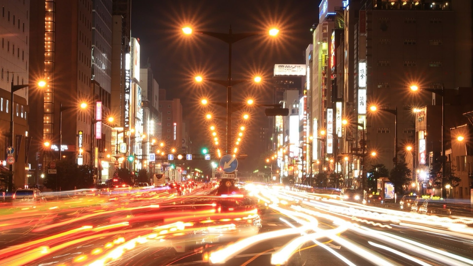 北國繁華街夜景 國道三十六號線的光影交織（北海道）