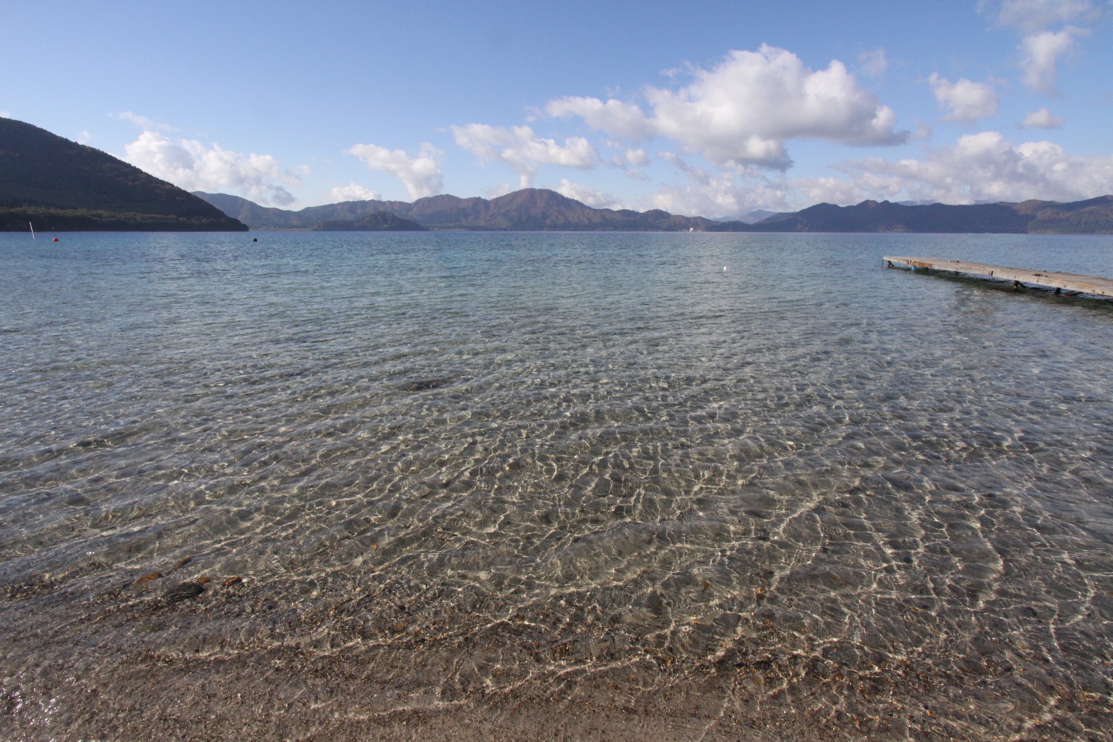 田澤湖畔　遊覽船往來的寧靜光景（秋田県）