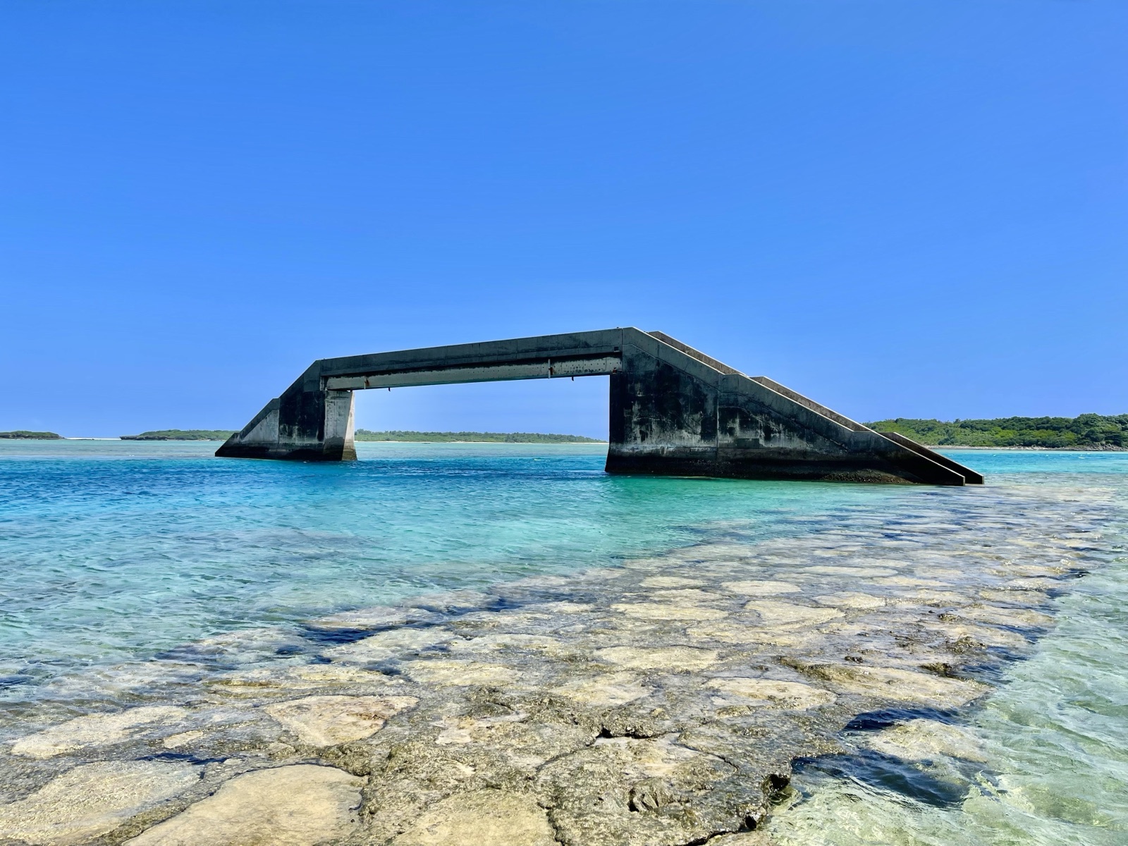 沖繩久米島的潮汐幻橋，海中浮現的秘境（沖縄県）