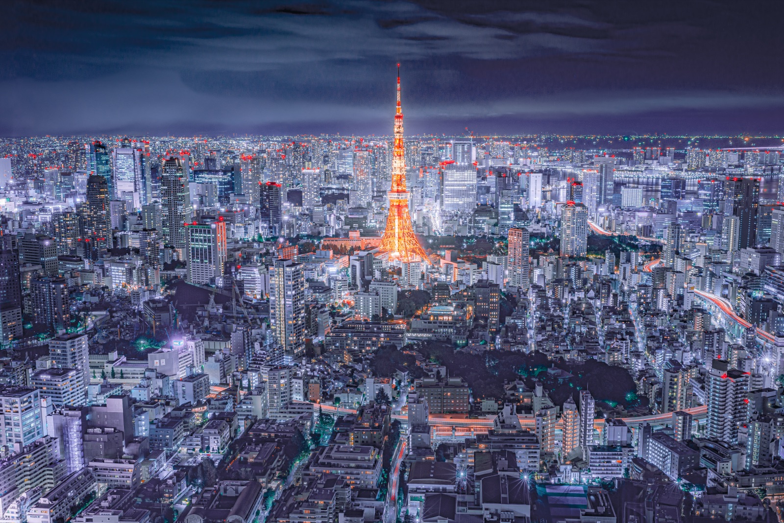 東京塔的橙色光芒 溫柔籠罩不夜城（東京都）