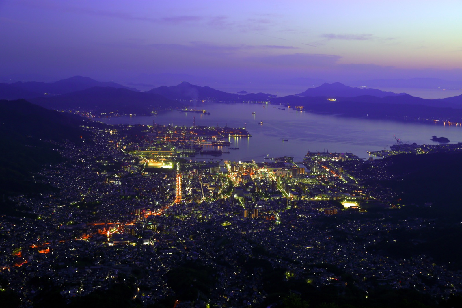 灰峰夜景——廣島縣呉市城市光影（広島県）