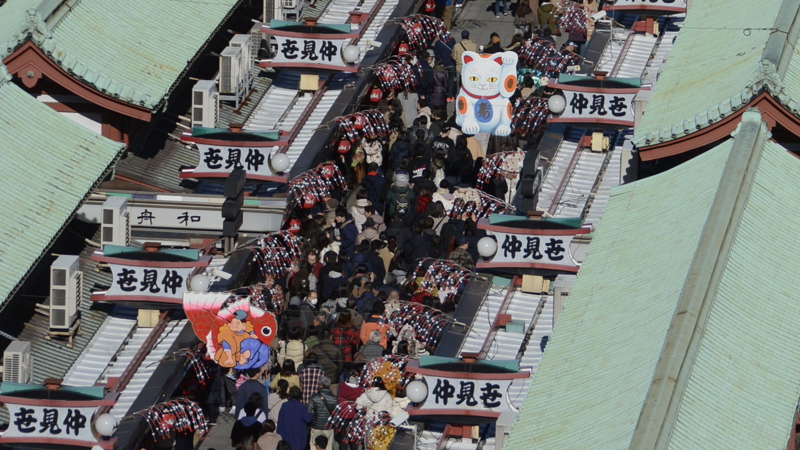 日本新年時節 淺草寺中店街人聲鼎沸（東京都）