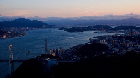 關門海峽暮色中的寧靜（山口縣）