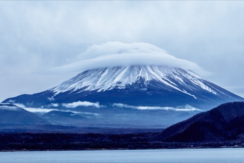 初冬の光景（本栖湖からの眺望）