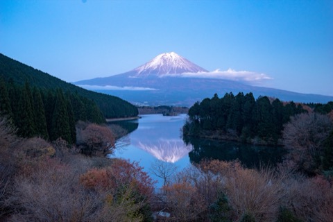 靜岡田貫湖 富士山漸入夜色的寧靜時刻（靜岡縣）