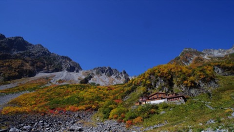 長野縣紅葉與山小屋的靜謐時刻（長野縣）