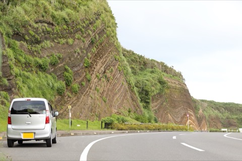 大島南岸的地層切面——一萬五千年的時間摺疊