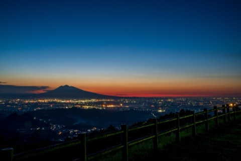 志賀坊森林公園眺望津輕平野的夕陽（青森縣）