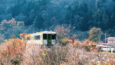 山與電車：岩手縣的交匯之景（岩手縣）