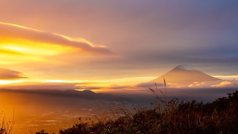 陣雨過後的西照 靜岡富士山的金色時刻（靜岡縣）