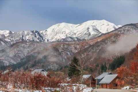 十一月雪線 銀山平眺望越後駒嶽（新潟縣）