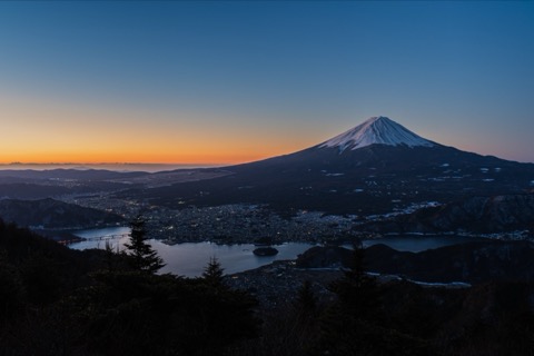 富士山晨曦 日出前的魔幻時刻（山梨縣）
