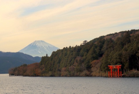 蘆之湖秋色　富士與神社同框的箱根靜景（神奈川縣）