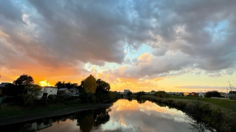 埼玉元荒川暮色｜夕陽映照戲劇性雲景