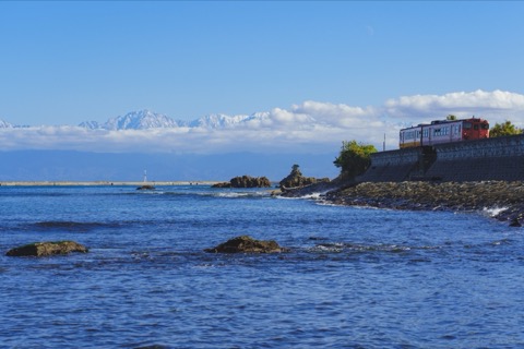 富山縣雨晴海岸：靜謐的濱海風景（富山縣）