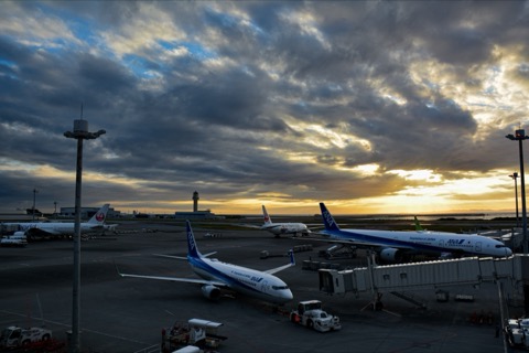 夕陽西下 那霸機場的旅程尾聲（沖繩縣）
