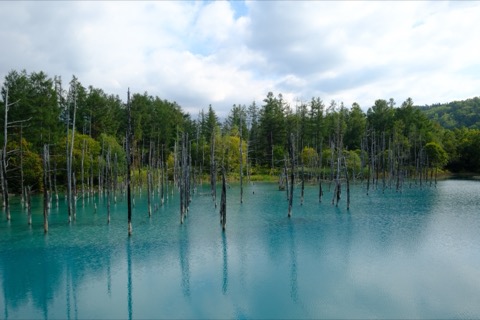 藍水之上的天空 北海道美瑛町的寧靜時刻（Charlie_or_Y-N 攝）