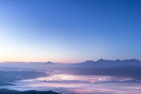 秋晨星空與雲海相映　長野高原遠眺富士山（富士山）