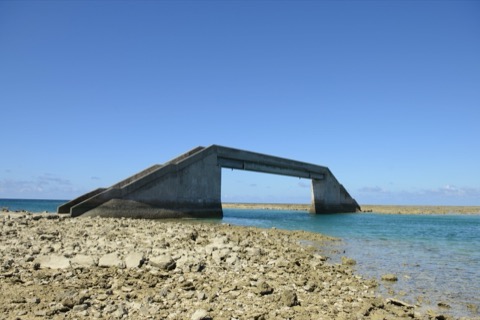 潮汐隱現的橋——沖繩久米島的海上迷蹤