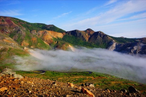 雲海吞沒歸路 吾妻小富士的晨間奇景（福島縣）