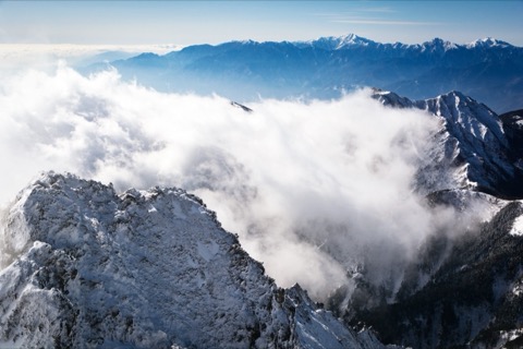 赤嶽山頂 俯瞰權現嶽與遠山（山梨縣）