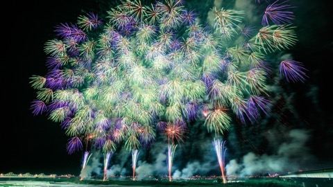 新潟 長岡花火 信濃川上的百萬人之夜（新潟縣）