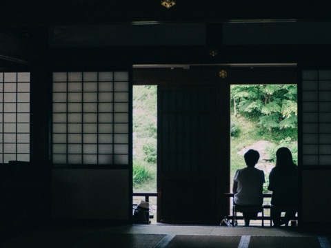 緣側的靜寂 — 鎌倉圓覺寺的庭院對話（神奈川縣）