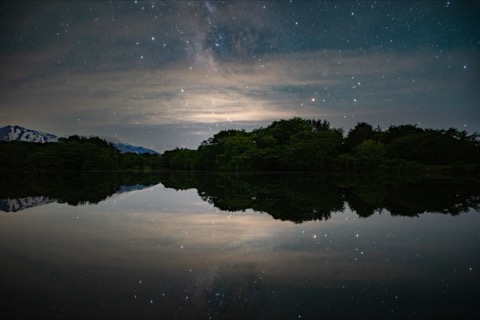 秋田冬師濕原的鏡面——星光與銀河的交織（秋田縣）