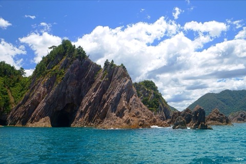 鳥取岩燕洞門——遊覽船上的海岸風景（鳥取縣）