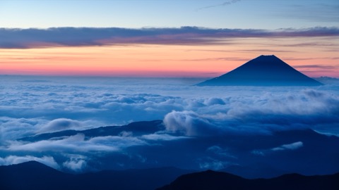 北嶽之巔 晨曦中的富士山（山梨縣）