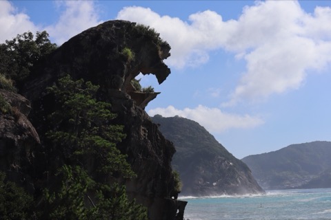 三重縣獅子巖：海岸奇石的靜謐風采
