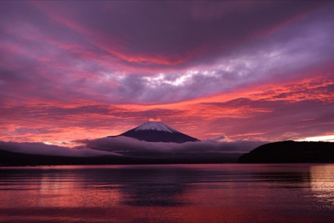 山梨縣瀑布燒紅：山中湖平野濱的晚景（山梨縣）