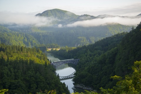 只見線穿過山谷　福島三島町的河流與橋梁（福島縣）