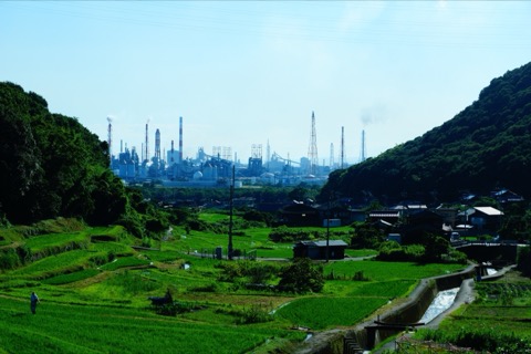 棚田與工業廠房的共存——岡山兒島的現代風景（岡山縣）