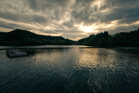 津風呂湖的四季鏡面——奈良縣的靜謐水景
